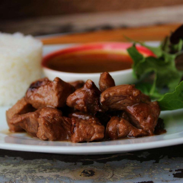 Asian Garlic Beef Cubes (Vietnamese Bo Luc Lac or Shaking Beef)