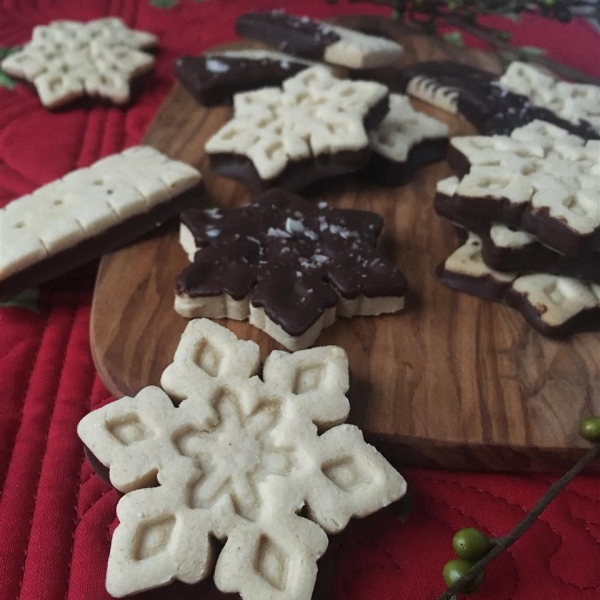 Cassava Flour Holiday Shortbread Cookies