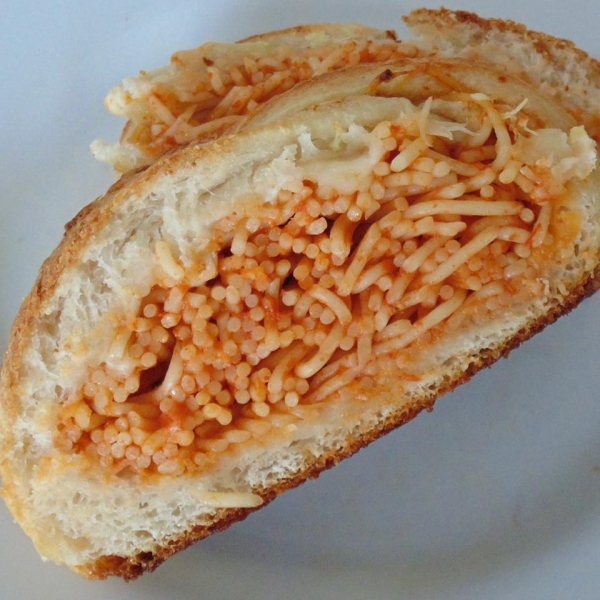 Delicious Spaghetti Bread