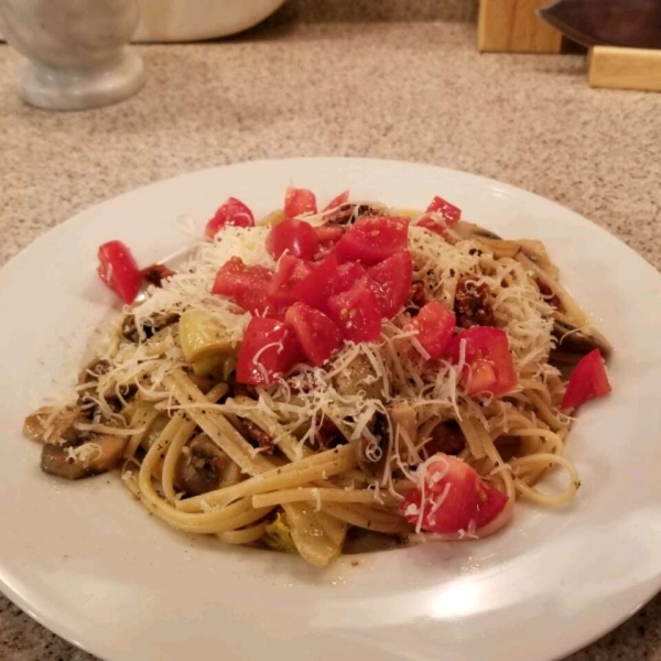 Carrie's Artichoke and Sun-Dried Tomato Pasta