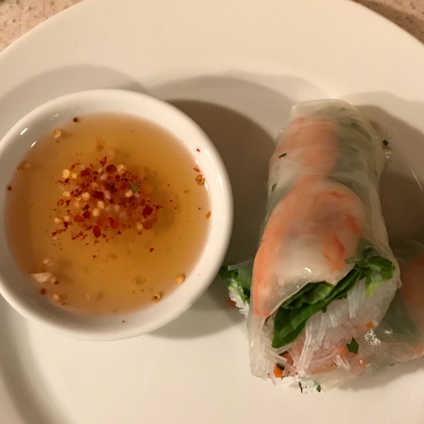 Vietnamese Spring Rolls With Dipping Sauce