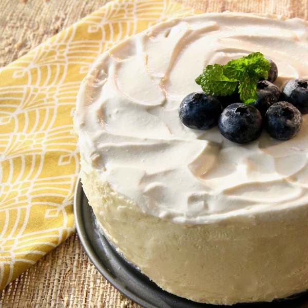 Instant Pot Cheesecake with Sour Cream Topping