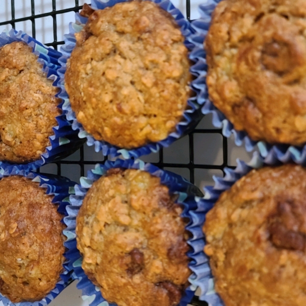 Healthy Banana Chocolate Chip Oat Muffins