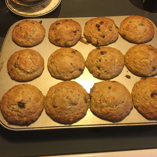 Healthy Banana Chocolate Chip Oat Muffins