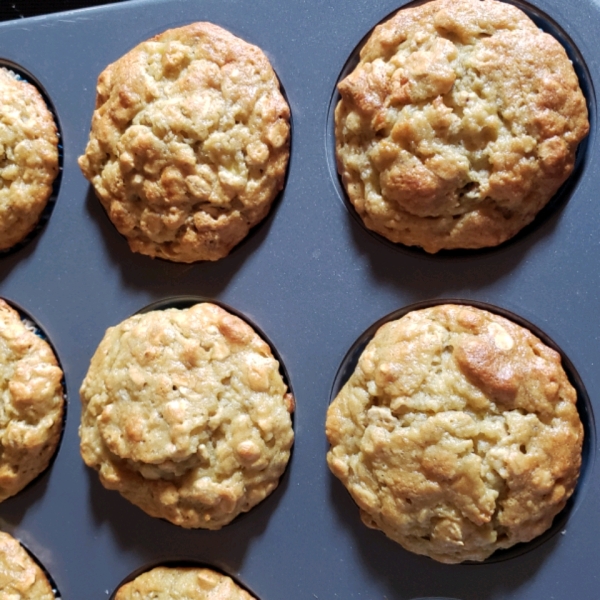 Healthy Banana Chocolate Chip Oat Muffins