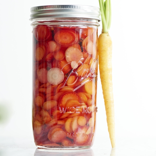 Refrigerator Rainbow Carrot Pickles