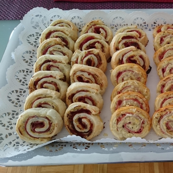 Quick and Easy Party Pinwheels with Cream Cheese and Ham