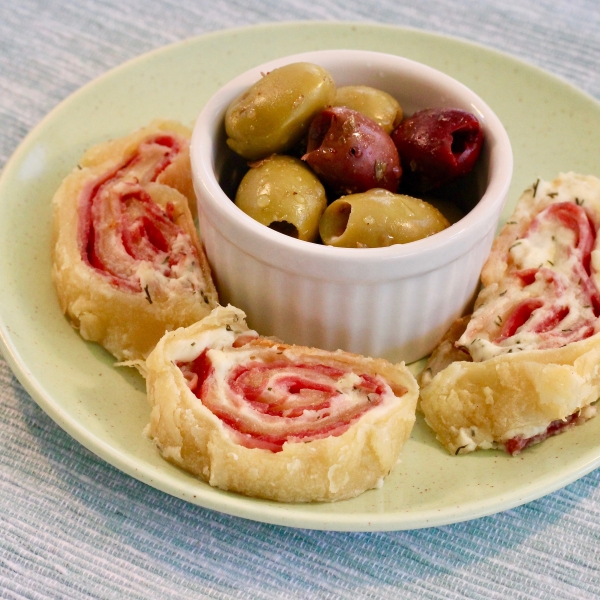 Quick and Easy Party Pinwheels with Cream Cheese and Ham