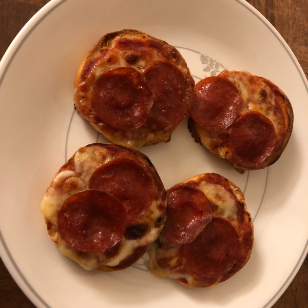 Easy Mini Bagel Pizzas