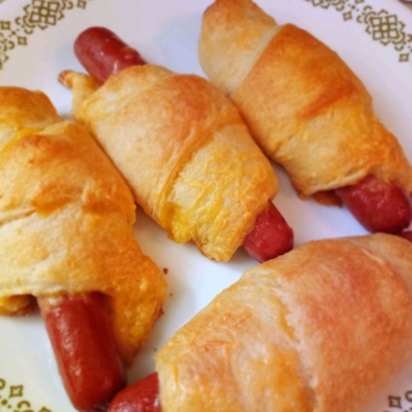 Easy Cheesy Hot Dog Crescent Rolls