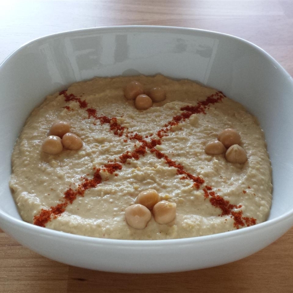 Simple Spicy Hummus