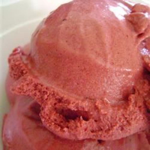 Smooth Raspberry Ice Cream