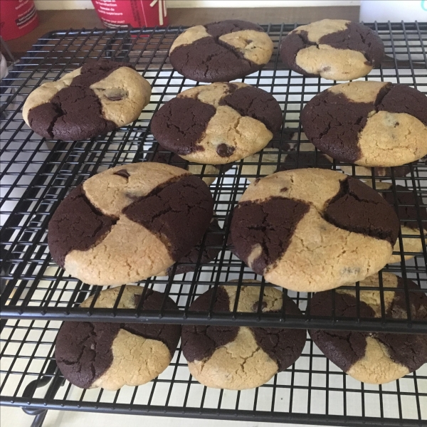 Chocolate Chip Crisscross Cookies