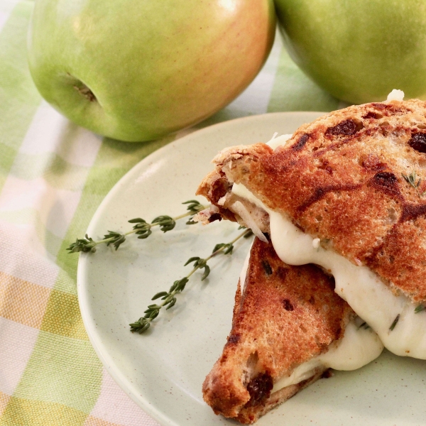Grilled Cheese, Apple, and Thyme Sandwich