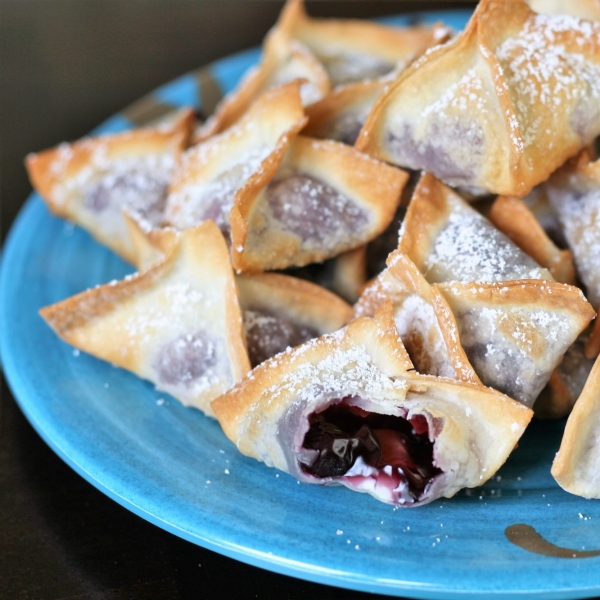 Blueberry Cream Cheese Wontons