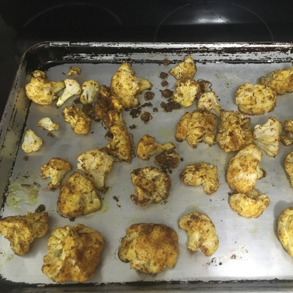 Easy Sheet Pan Roasted Cauliflower with Curry