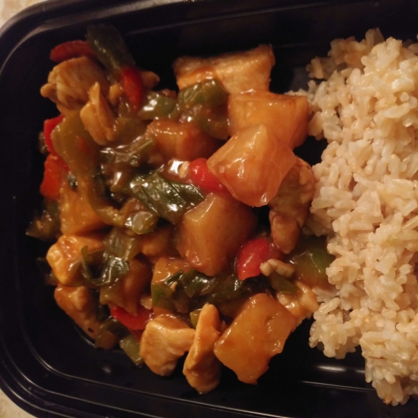 Stir-Fried Chicken With Pineapple and Peppers