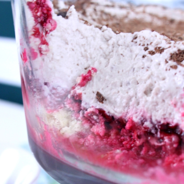 Raspberry-Mascarpone Trifle with Amaretti Cookies