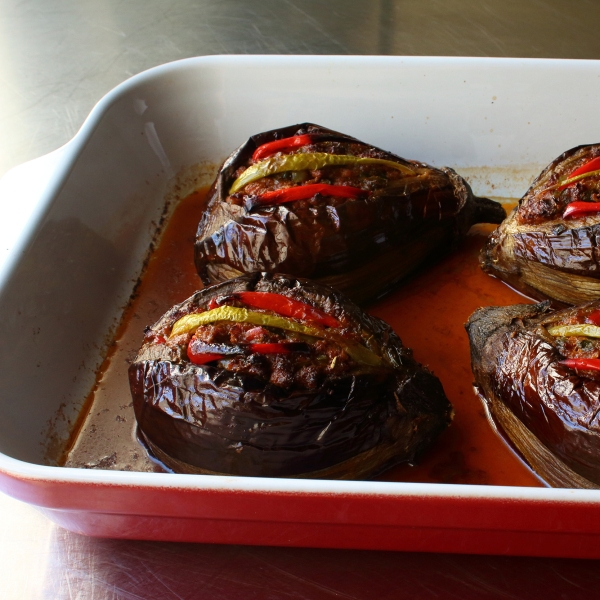 Turkish Stuffed Eggplant (Karniyarik)