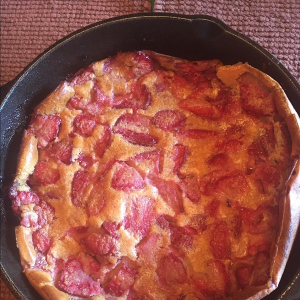 Skillet Strawberry Pancake