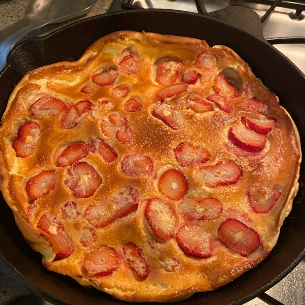 Skillet Strawberry Pancake