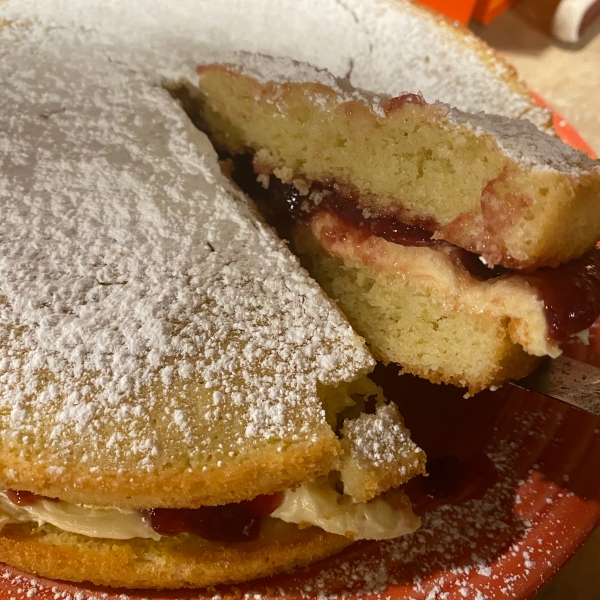 Classic Victoria Sponge Cake