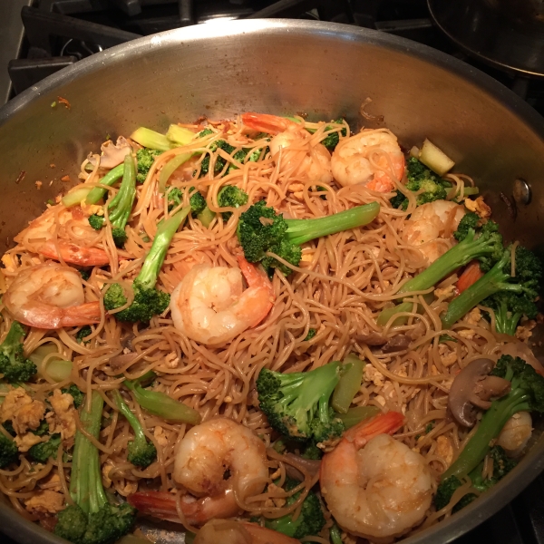 Shrimp Lo Mein with Broccoli