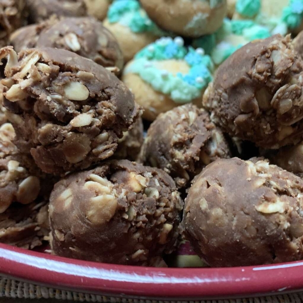 Martina McBride's No-Bake Peanut Butter-Chocolate Cookies