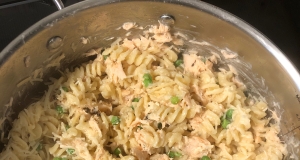 Cheesy Pasta Alfredo with Salmon