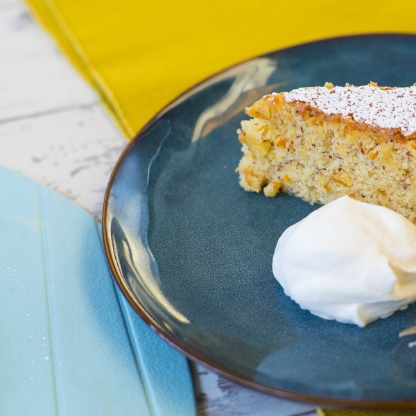 Orange Cake with Semolina and Almonds