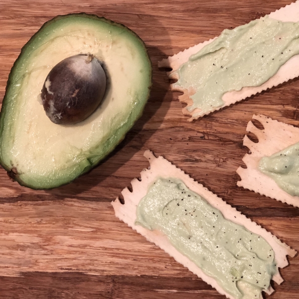 Garlic and Avocado Vegan Cream Cheese Spread