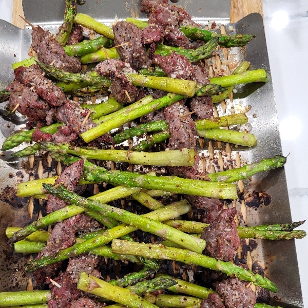 Grilled Asparagus Steak Bundles