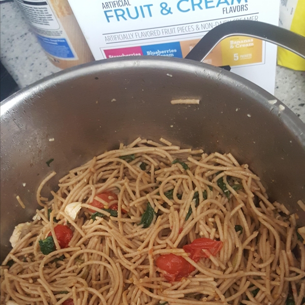 Spinach Toss Spaghetti with Tomatoes and Garlic