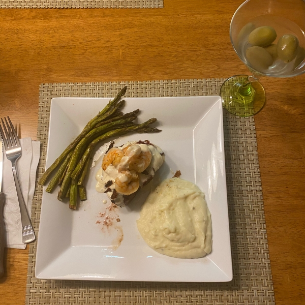 Grilled Filet Mignon with Gorgonzola Cream Sauce