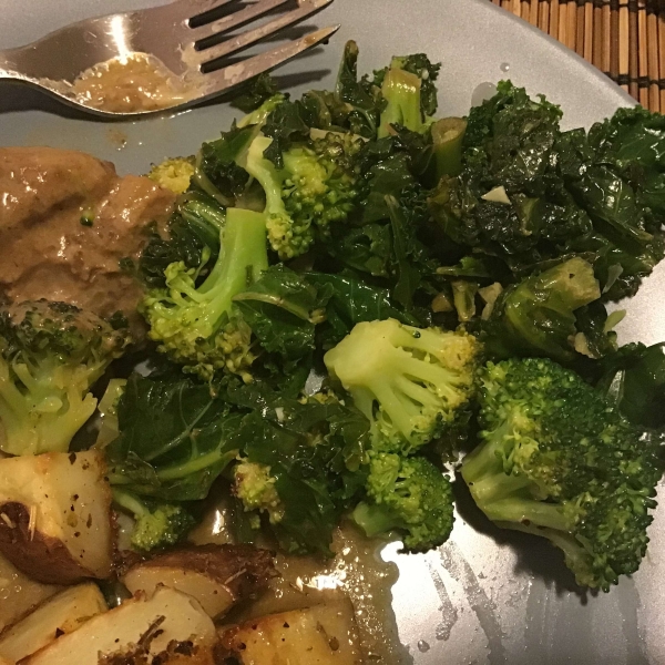 Stir-Fried Kale and Broccoli Florets