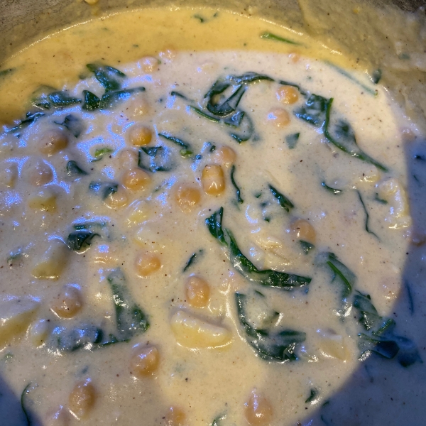 Garlic, Spinach, and Chickpea Soup