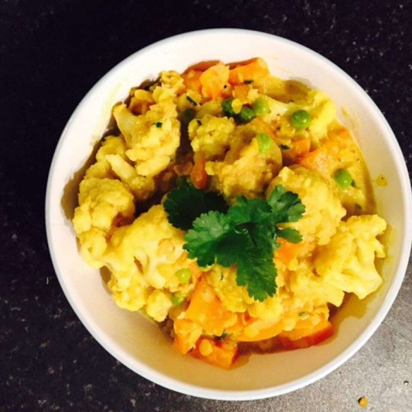 Vegan Indian Curry with Cauliflower and Lentils