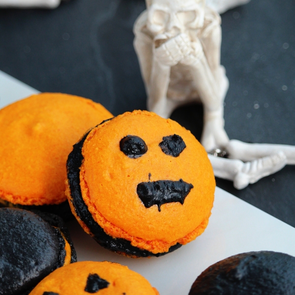 Halloween Macarons