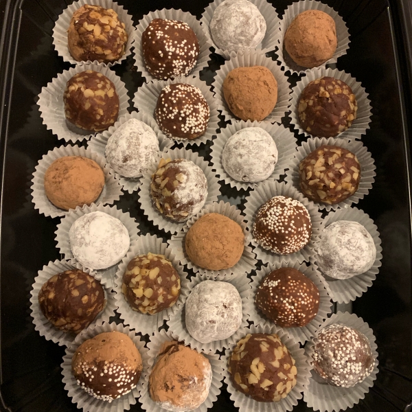 Rum or Bourbon Balls