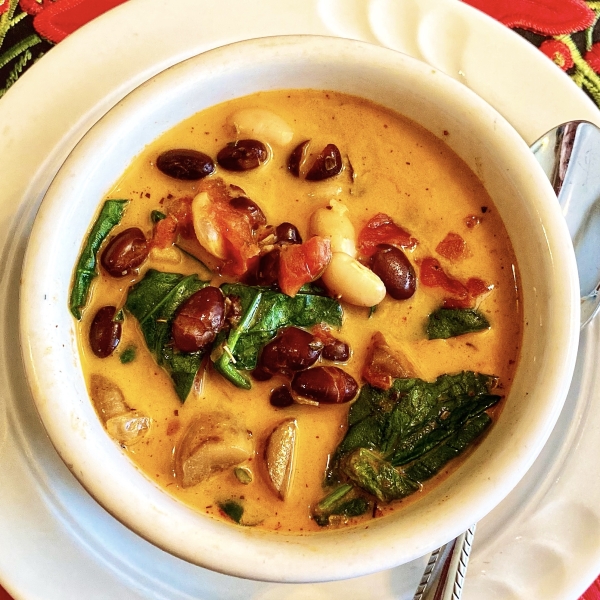 Slow Cooker Chicken Chili with Greens and Beans