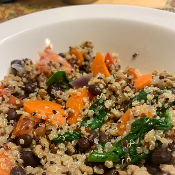 Carrot, Tomato, and Spinach Quinoa Pilaf with Ground Turkey