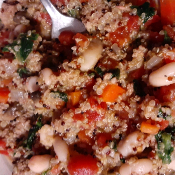 Carrot, Tomato, and Spinach Quinoa Pilaf with Ground Turkey