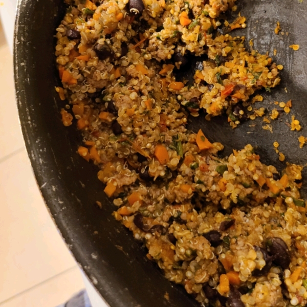 Carrot, Tomato, and Spinach Quinoa Pilaf with Ground Turkey