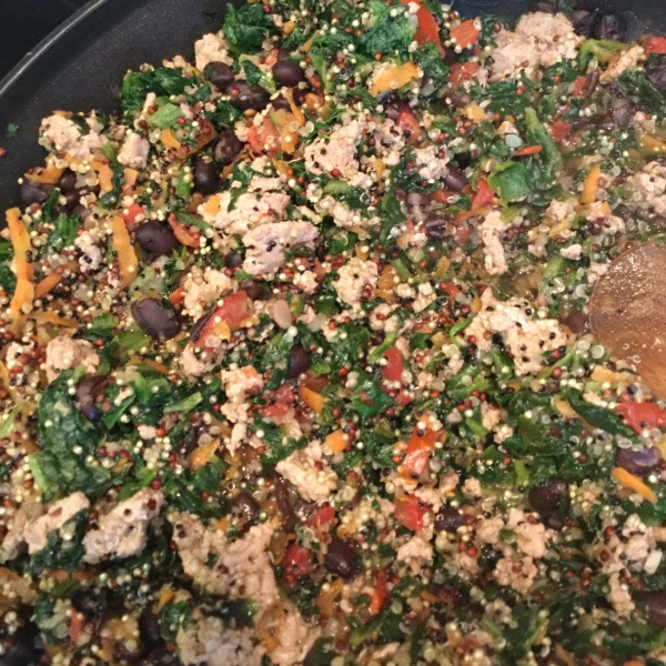 Carrot, Tomato, and Spinach Quinoa Pilaf with Ground Turkey