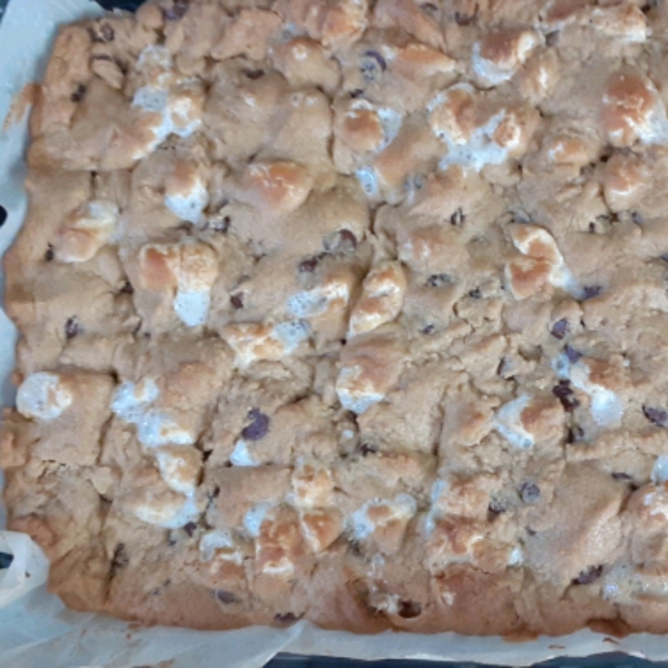 Chocolate Chip Fluffernutter Blondies