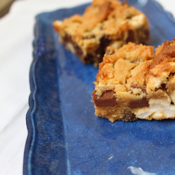 Chocolate Chip Fluffernutter Blondies