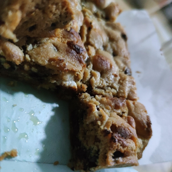 Chocolate Chip Fluffernutter Blondies