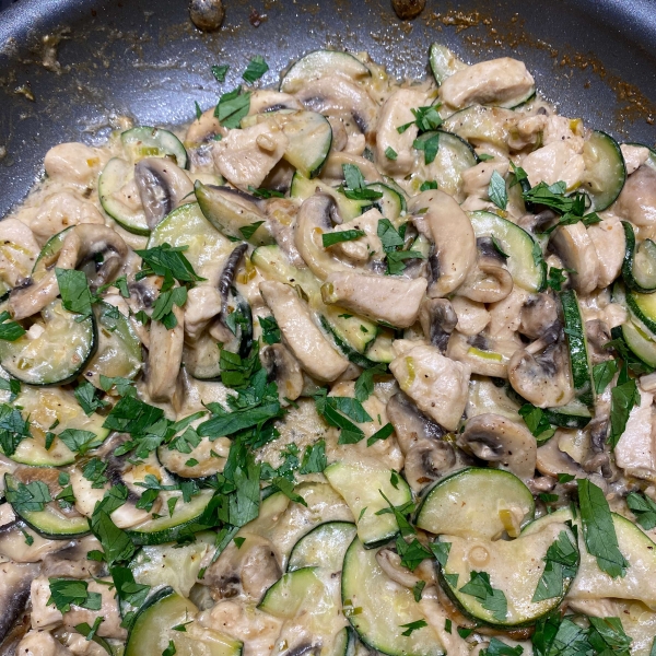 Easy Chicken with Mushrooms and Zucchini in Cream Sauce