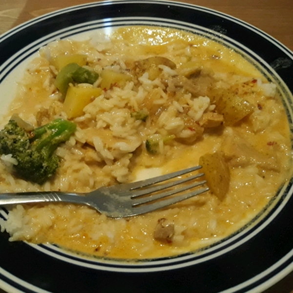 Easy Red Thai Curry with Chicken and Broccoli