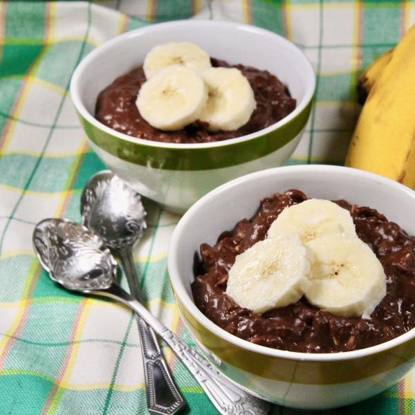 Reduced-Calorie Chocolate Banana Oatmeal